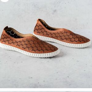 Bueno - Daisy Tan, Slip on, NWT, Size US9-9.5 EU 40,